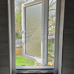 Roller / retractable fly screens for windows