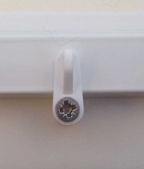 Fly screen turn buttons